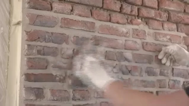 Steen voor steen pimpen we deze zolder op! 

In de aflevering van De Grote Huisverbouwing van afgelopen week zie je hoe wij met onze #BONTEAntiekeIJsselsteen sfeer en karakter toevoegen aan een multifunctionele zolderruimte. Aflevering gemist? Kijk hier de hoogtepunten terug ✨ 

Hoewel we het natuurlijk met alle plezier voor je komen plaatsen, kun je een #BONTE wand ook prima zelf aanbrengen. Met een beetje geduld en liefde voor detail maak je van elke ruimte iets unieks. 

Dus… waar in jouw huis zou jij wel zo’n karaktervolle upgrade willen creëren? Laat het ons weten in de reacties of tag ons in jouw #BONTE project!