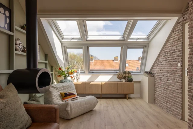 Het resultaat mag er zijn! 🌟

Eerder zagen jullie al de aflevering waarin deze verouderde zolder naar een warme, multifunctionele ruimte met karakter ging — en onze #BONTEAntiekeIJsselsteen wand speelt daarin een hoofdrol 🎞️🍿.
Hierbij dan ook de foto’s met het eindresultaat van dit unieke verhaal!

Wat begon met steen voor steen opbouwen, is uitgegroeid tot een plek waar je wilt blijven 🤍. Zo trots dat we  deel mochten uitmaken van deze bijzondere aflevering van @DeGroteHuisverbouwing! 🛠️

Benieuwd hoe je dit zelf kunt toepassen in jouw interieur? Laat je inspireren door deze transformatie en ontdek de mogelijkheden van onze steenstrips 🪄